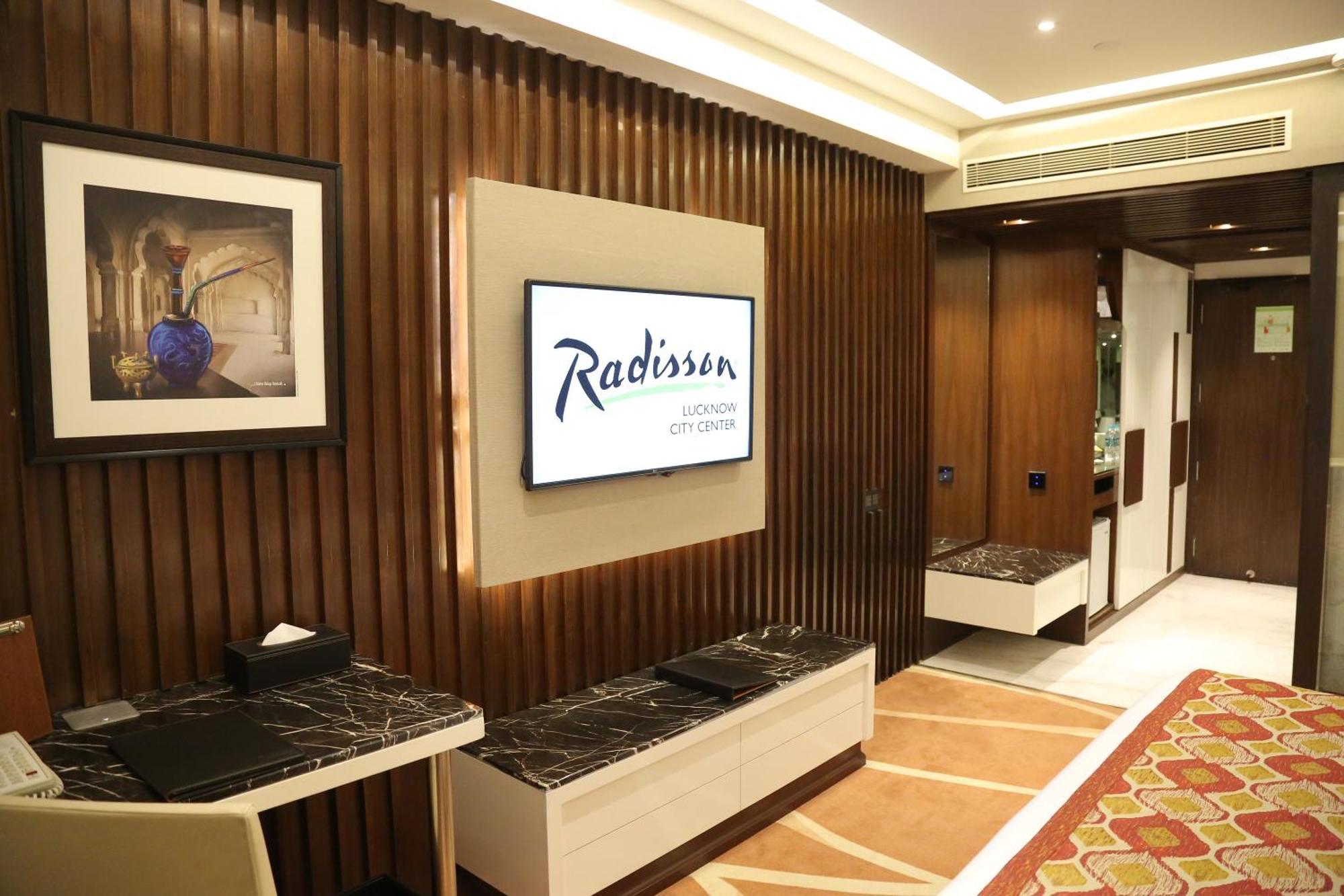 Radisson Lucknow City Center Hotel Exterior photo